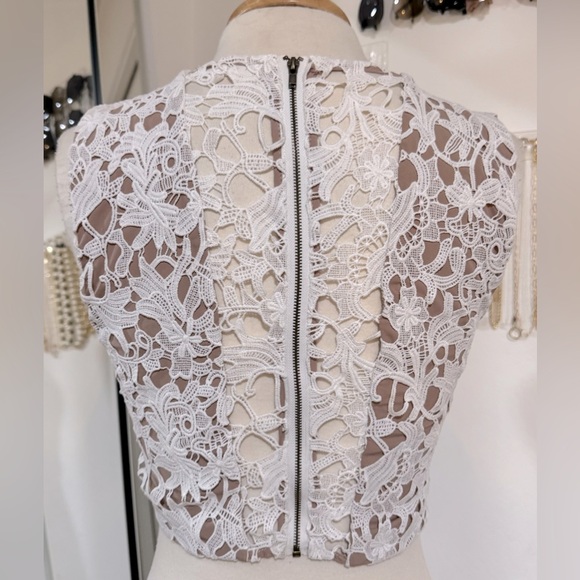 Olivaceous••Lace Crocheted Cropped Tank••small - Picture 3 of 11